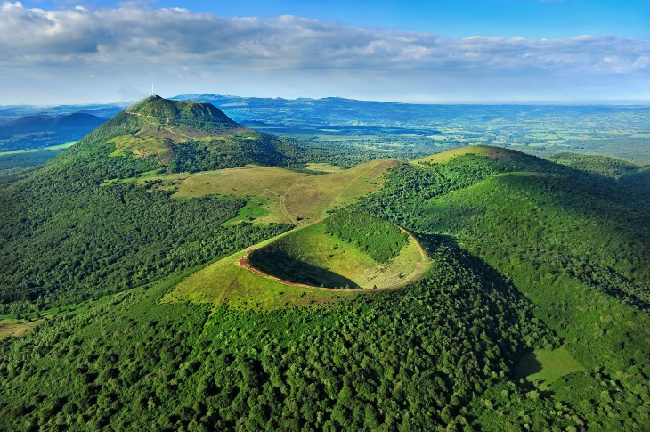Puy de Pariou et puy de Dome, Chaine des puys, vue aerienne, 63, Auvergne, france
