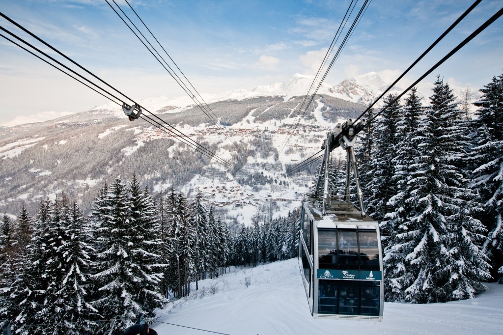 A funicular in a snowy mountain in France. Photo credit: DR